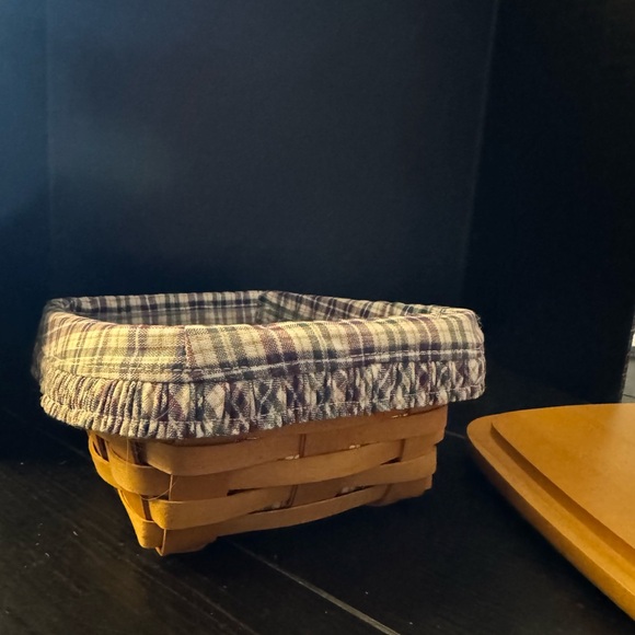 Longaberger Notepad Basket with Wooden Lid – A Touch of Timeless Farmhouse Charm - Picture 2 of 5